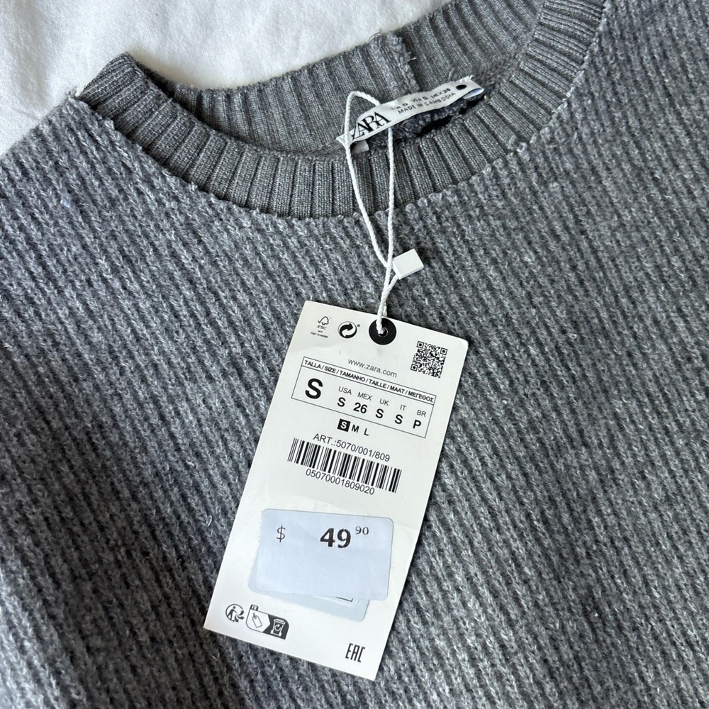 Zara Gray Crewneck Sweater with Ribbed Knit Texture
